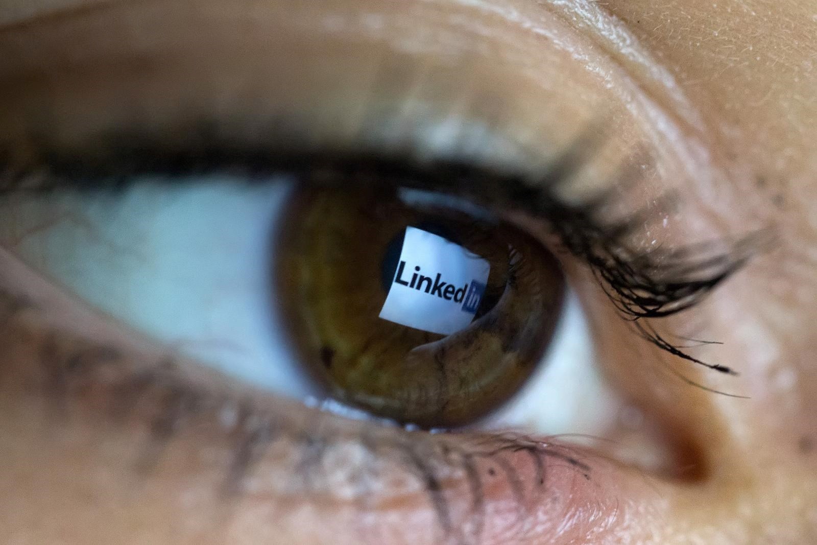 Kako je LinkedIn postao fake platforma? Namijenjen profesionalcima, a pun chatbotova
