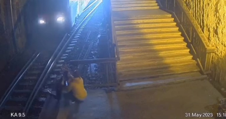 VIDEO Žena i dijete u Srbiji šetali po pruzi. Mladić ih u zadnji čas spasio od vlaka