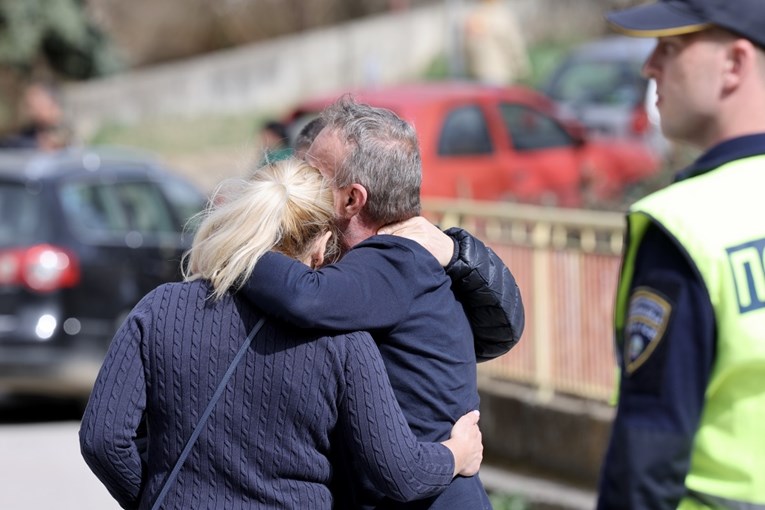 Otac traži kćer nakon požara u klubu u Makedoniji: "Jednu sam našao, druge nema"