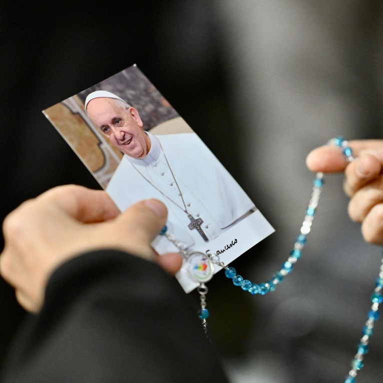 Vatikan objavio nove informacije o Papinom stanju