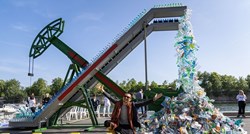 Greenpeace u Parizu predstavio umjetničko djelo koje podsjeća na zagađenje plastikom