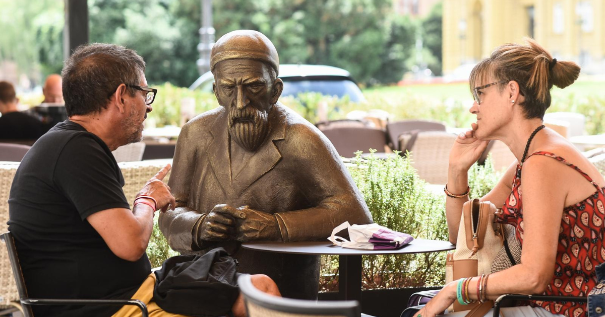 Po terasama kafića u Zagrebu postavljene skulpture najvećih povijesnih ličnosti