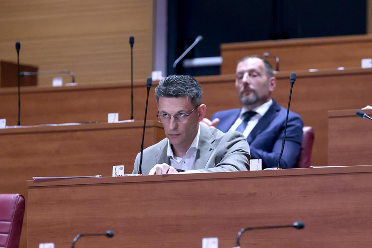 Petrov: Država će od teleoperatera i banaka moći tražiti sve osobne podatke građana