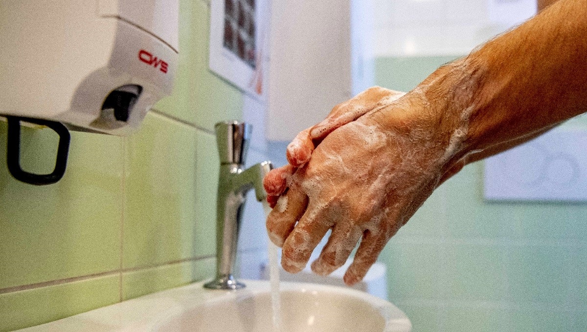 I Francuzi istražuju nagli skok cijena gelova za dezinfekciju ruku