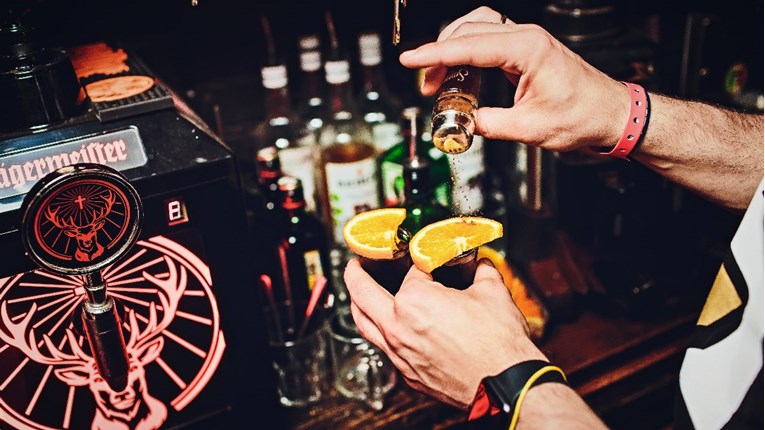 Istraživanje: Sve više njemačkih radnika zbog korone napušta ugostiteljstvo