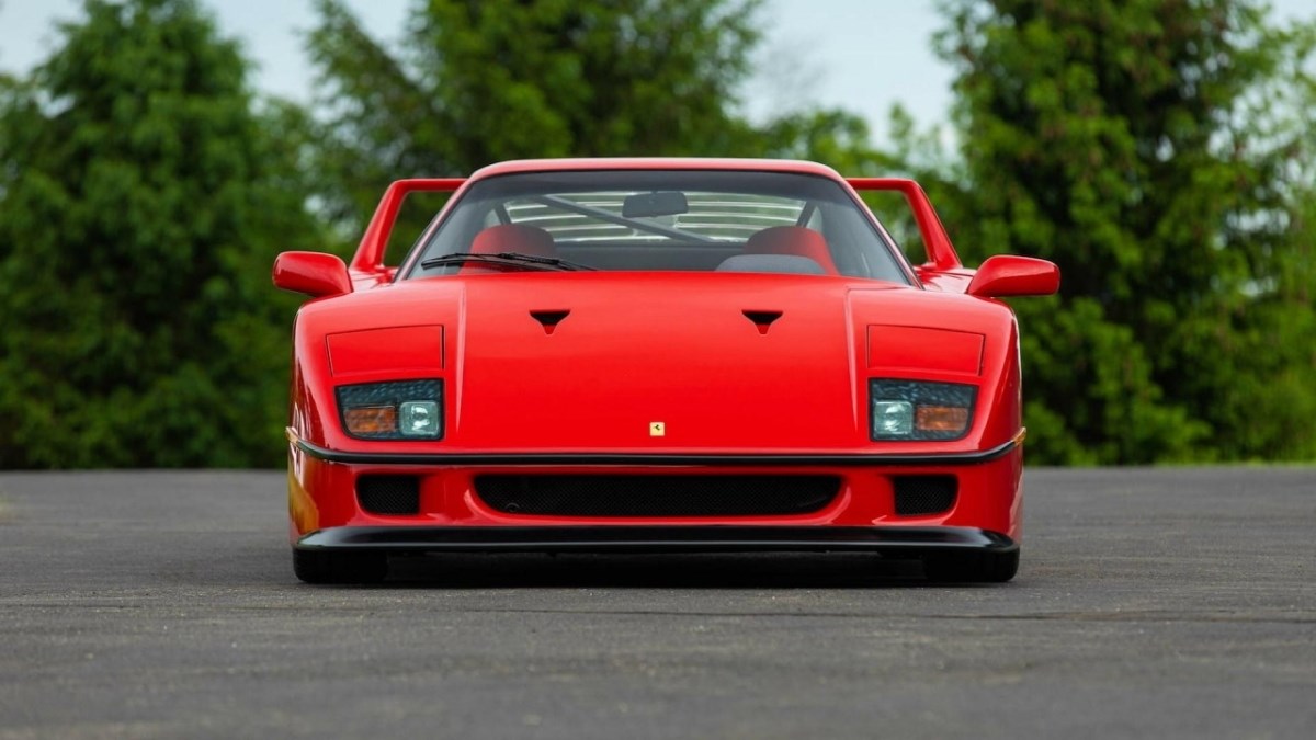 Dovezao rijedak Ferrari F40 u salon Ineosa i zatražio zamjenu za terenac