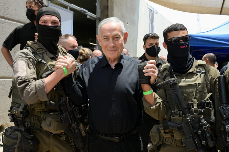 Netanyahu okružen vojnicima: "Prešli smo rijeku Litani. Vi ste lavovi"