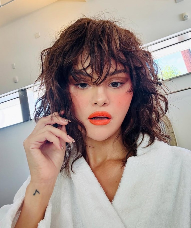 Selena Gomez isprobala potpuno novu frizuru pa nasmijala fanove: "Požalila bih"