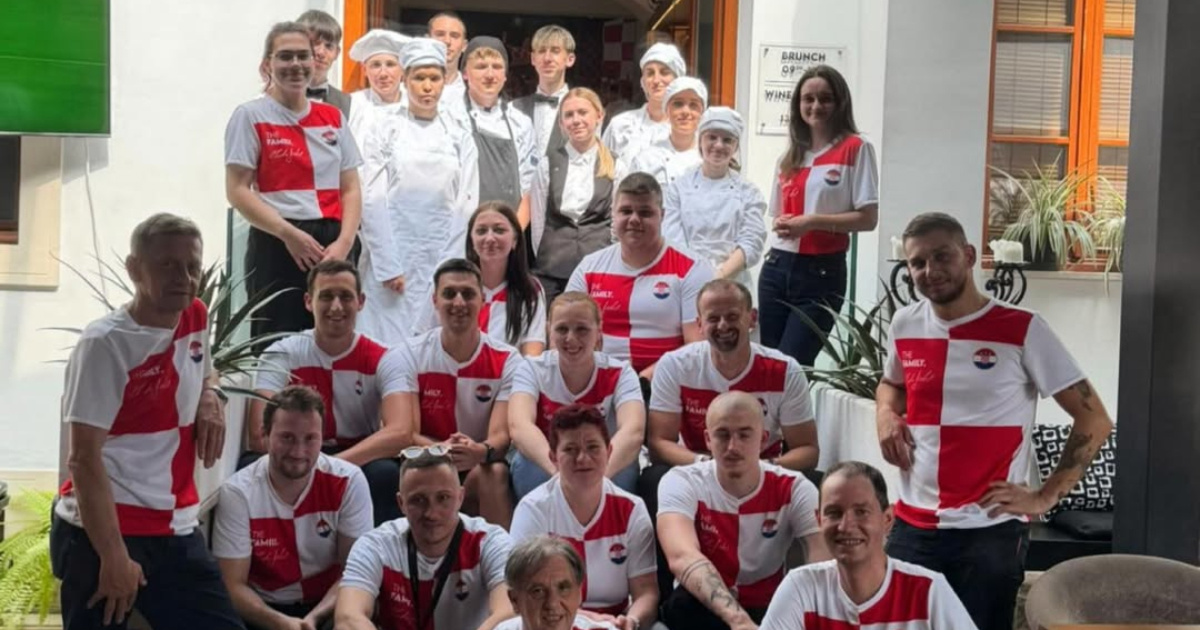 Zaposlenici Dalićevog restorana pozirali u dresovima: "Navijamo kao velika obitelj"