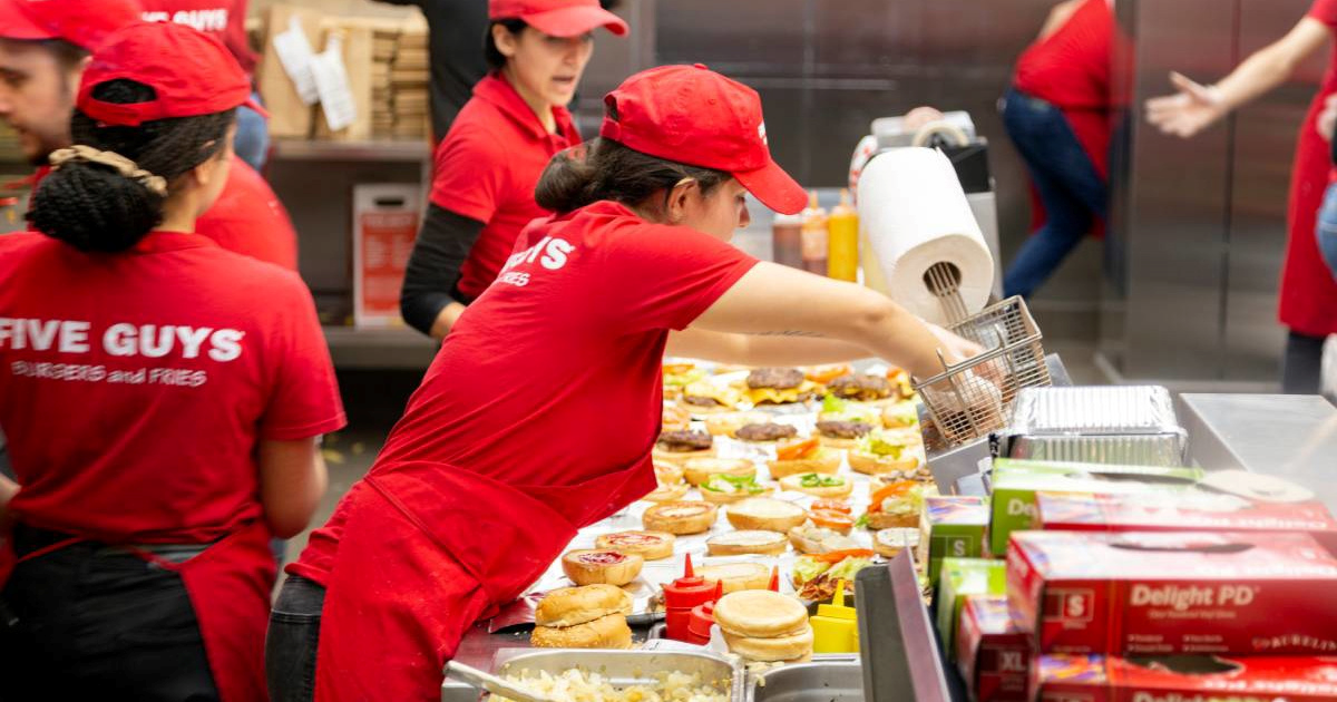 Direktor američkog lanca brze hrane radnicima isplatio milijunske bonuse: "Morao sam"