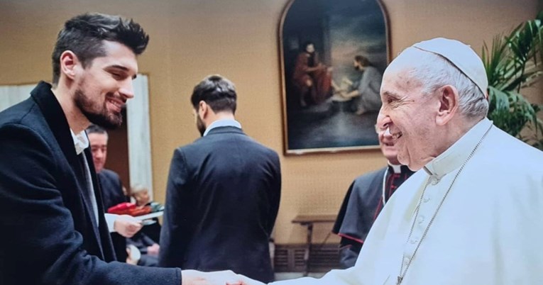 Luka Šulić susreo se s papom Franjom, objavio je fotku iz Vatikana
