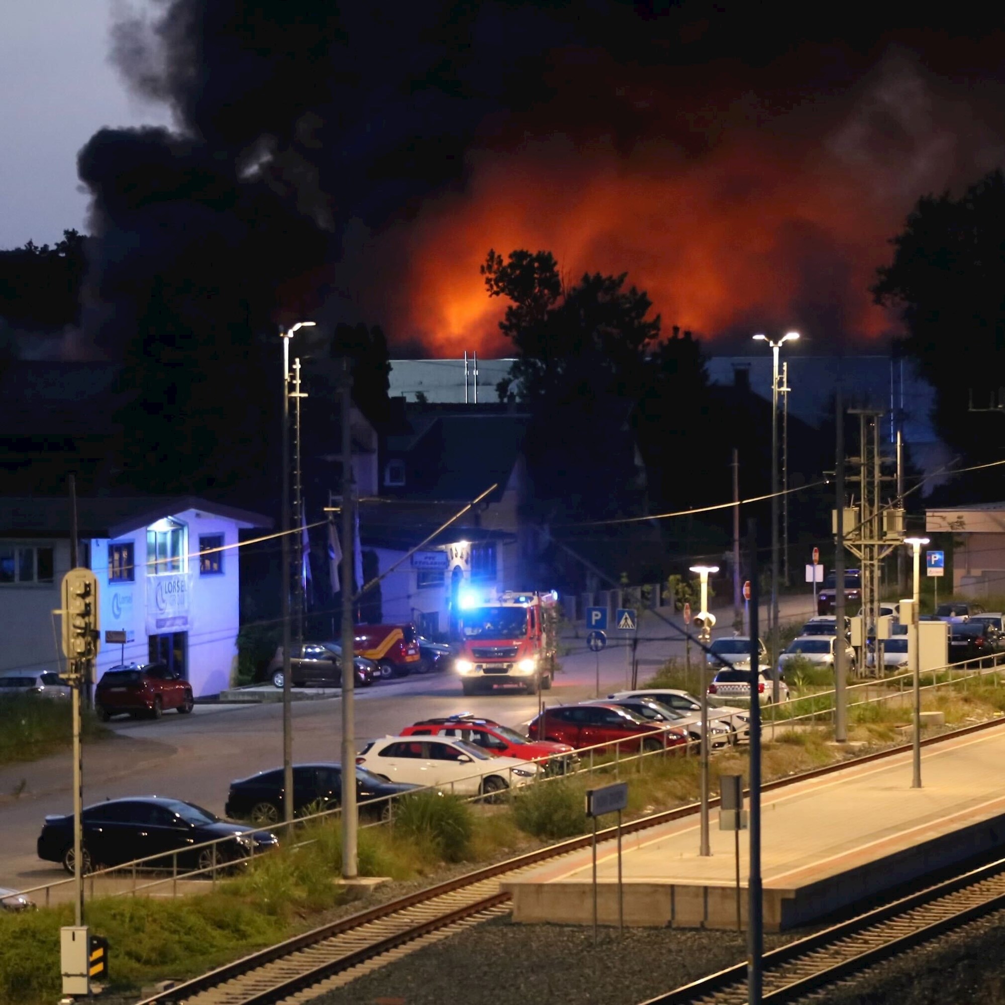 Šef vatrogasaca: Urušio se dio krova u Zaprešiću, temperatura bila 1600 stupnjeva