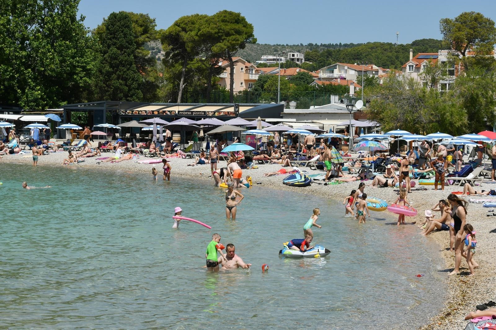Ovako je jutros izgledala plaža u Vodicama