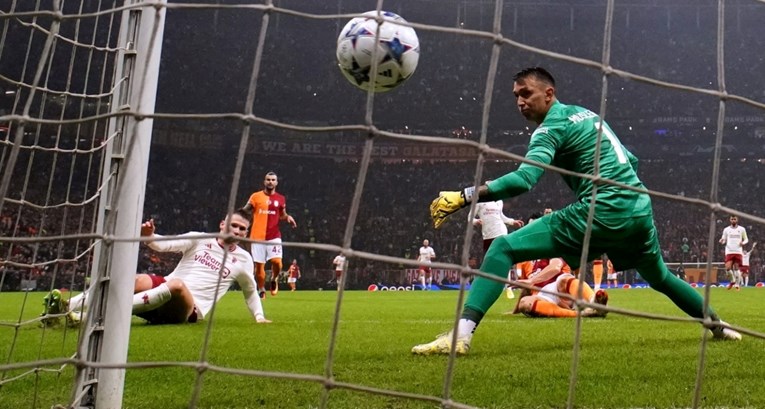 VIDEO Suluda utakmica Galatasaraya i Uniteda. Palo je čak šest golova