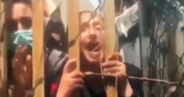 Širi se potresna snimka Afganistanke, moli Amerikance za pomoć: "Talibani dolaze"