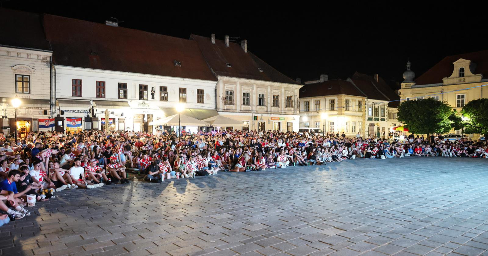 FOTO Navijači u Osijeku bodre Hrvatsku protiv Paname