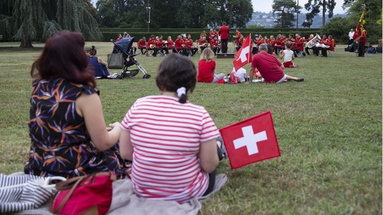 Švicarci glasaju hoće li ukinuti sporazum o slobodnom kretanju s EU