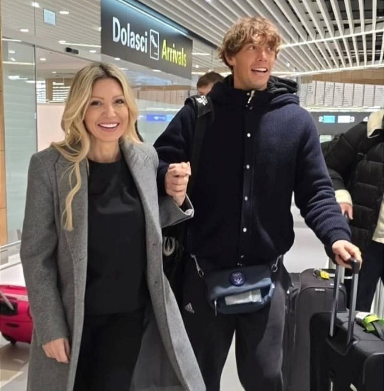 Blanka Mateša objavila fotke sa sinom Rokom: "Došao je kući za praznike"