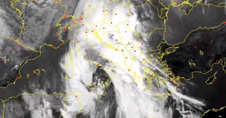 VIDEO Pogledajte kako oluja godine na Jadranu izgleda iz svemira: "Koja mrcina"