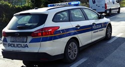 Auto sletio s ceste u Kaštel Štafiliću, troje ljudi završilo u bolnici