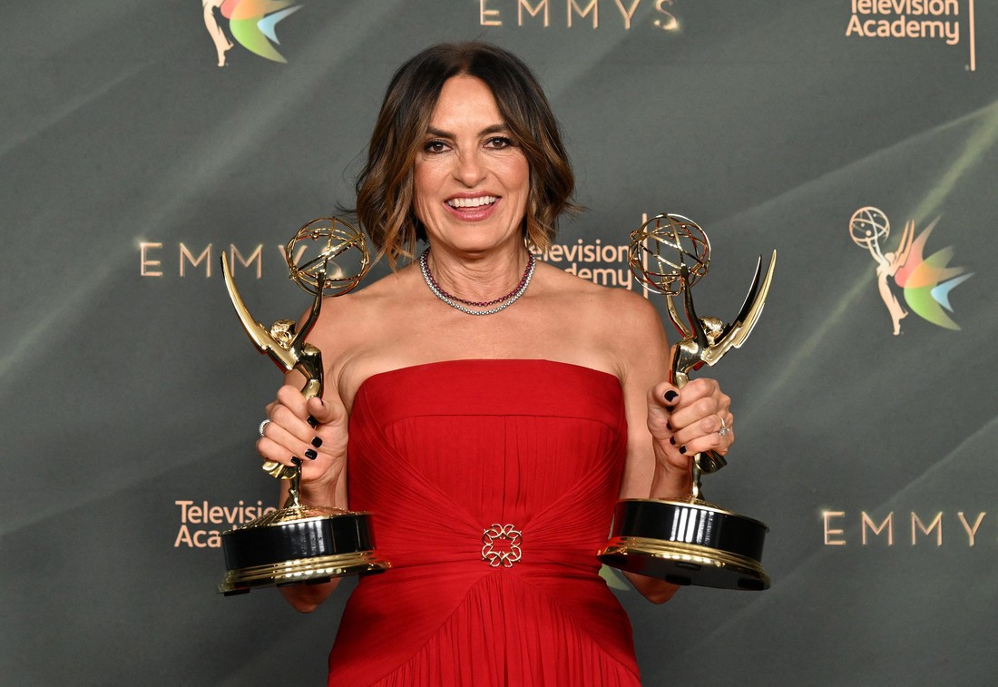 Mariska Hargitay (62) osvojila dva Emmyja, privukla je pažnju na crvenom tepihu
