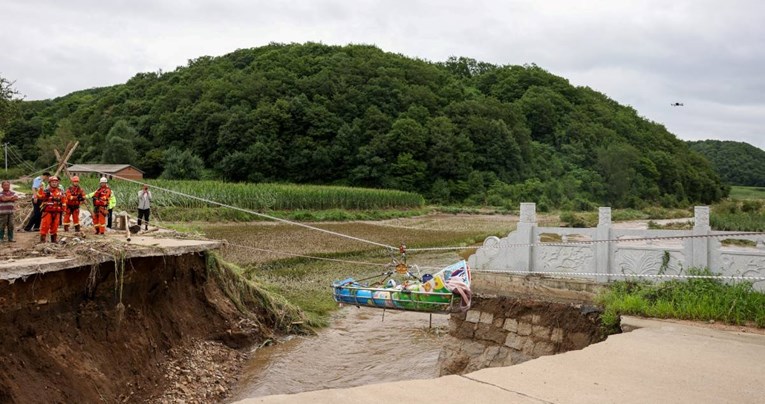 Tajfun izazvao velike poplave u Kini, deseci mrtvih
