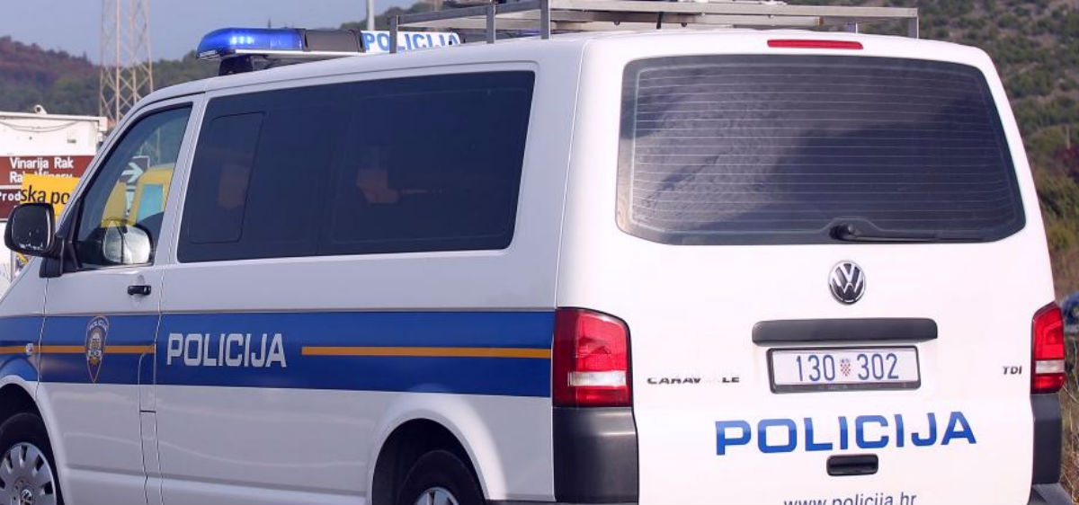 Poginuo vozač u Omišlju, nesreća se dogodila kod ulaza u naftni terminal