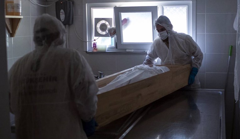 Mrtvačnica u njemačkom gradu je puna, umrle od covida drže u metalnim kontejnerima