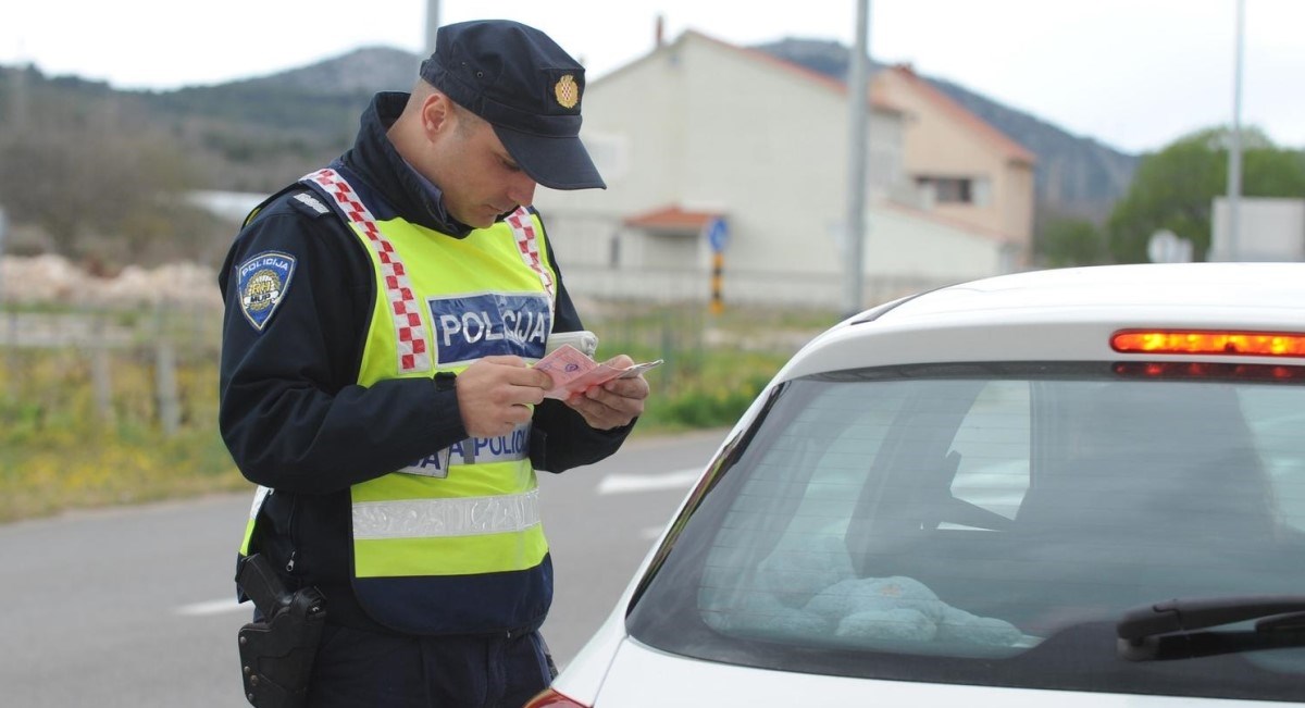 Na A6 vozio 217 km/h, vozaču autobusa kod Novog Vinodolskog izmjerena 1.83 promila