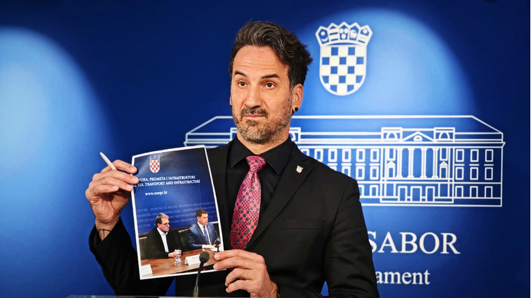 Miletić: Taksi mafija krade više od 100.000 eura mjesečno, zakon je prevara