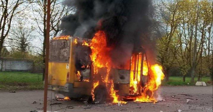 FOTO Rusi u Hersonu pogodili minibus, dronom napali 70-godišnjaka na biciklu