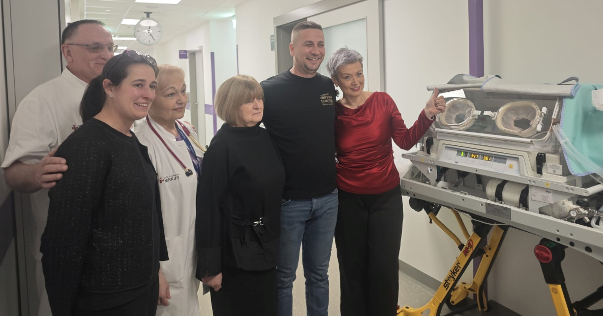 U spomen na Sanjina Španovića doniran hladnjak za majčino mlijeko KB-u Merkur