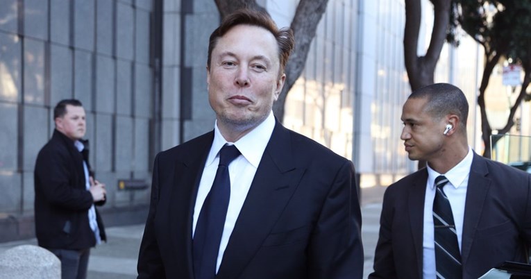Elon Musk otkrio da plaća za plave kvačice LeBrona Jamesa i Stephena Kinga