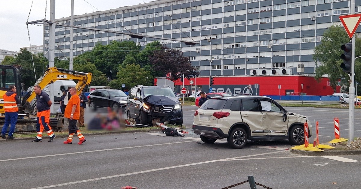 FOTO Sudar kombija i auta u Zagrebu