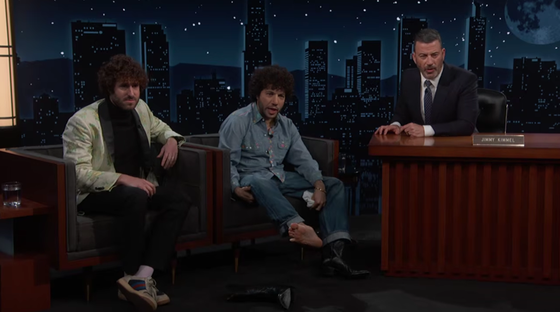 Benny Blanco odgovorio na kritike zbog prljavih stopala: "Nisam ja kriv"