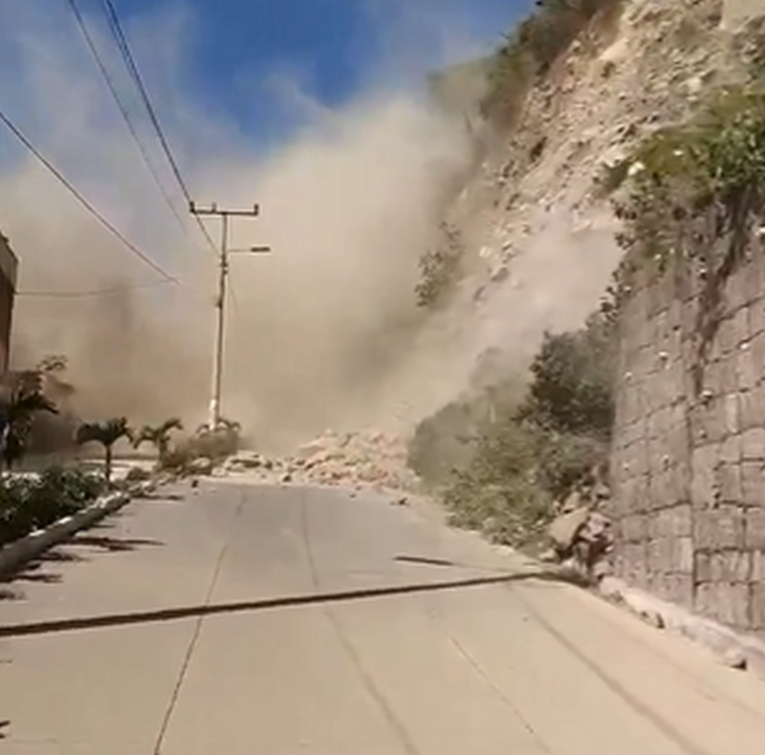 Potres magnitude 7.3 pogodio Meksiko, izdano upozorenje na tsunami. Stižu snimke