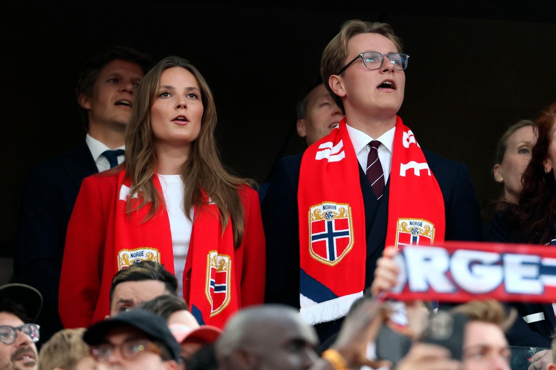 Norveški princ i princeza prekršili pravilo u VIP loži na utakmici
