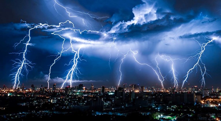 Rojevi kukaca mogu naelektrizirati zrak kao i grmljavinska oluja