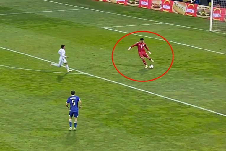 Pogledajte kako je golman BiH poklonio gol Italiji