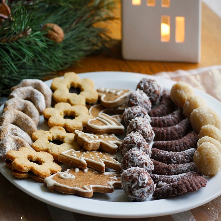 Blagdanski kolačići vam se čine kao izazov? Naučite ih raditi korak po korak
