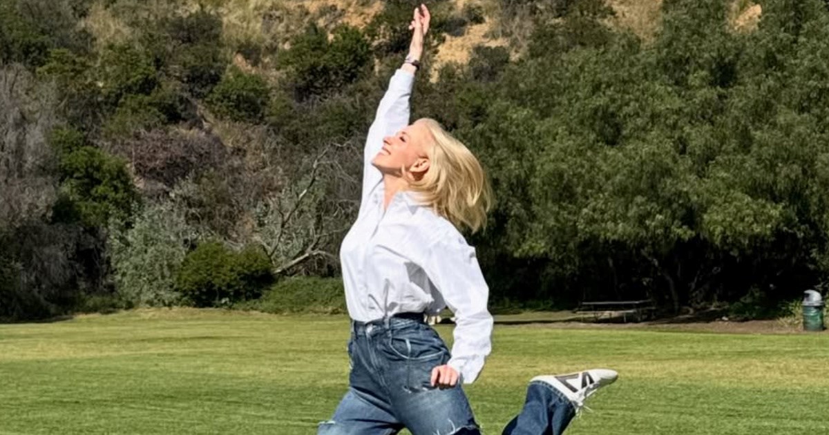 Rozga iz Los Angelesa objavila fotku u skoku, svima je za oko zapeo outfit