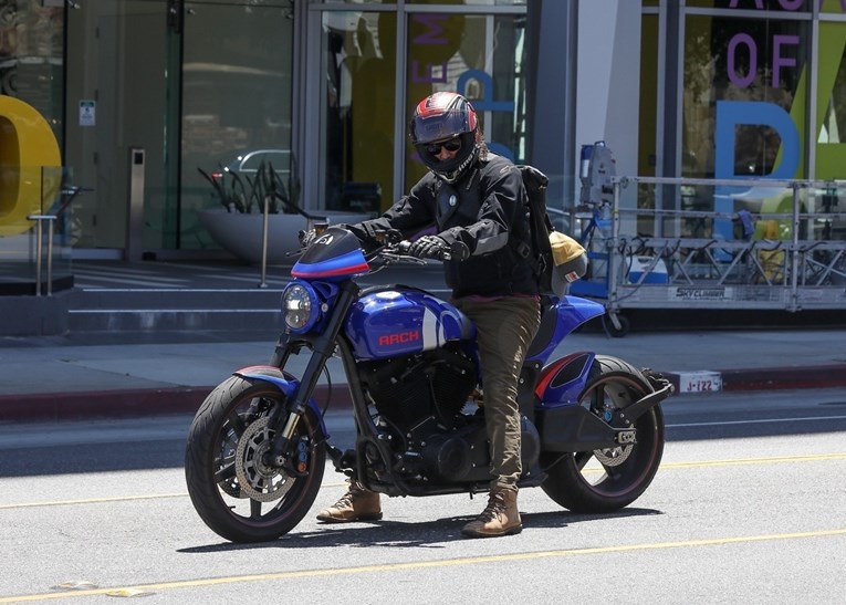 Keanu Reeves je zaista najveći kuler na svijetu, a ove fotke su samo još jedan dokaz