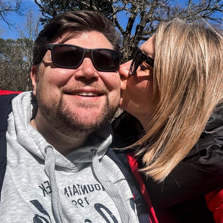 Peđa Grbin uživao u šetnji sa suprugom, podijelio i fotku na društvenim mrežama