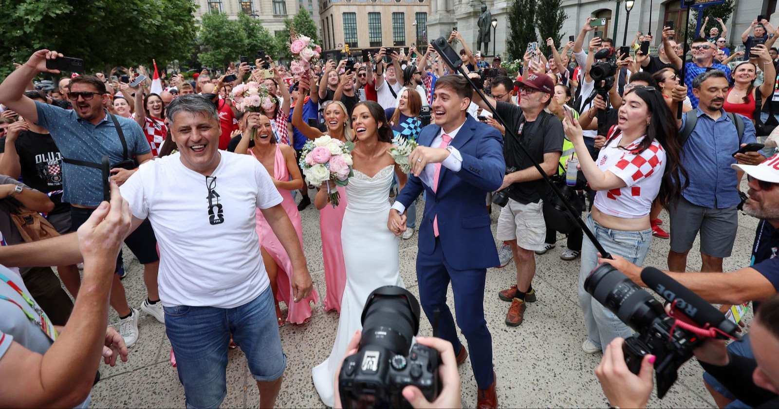 Mladenci iz Philadelphije koje su okružili hrvatski navijači dolaze u Hrvatsku