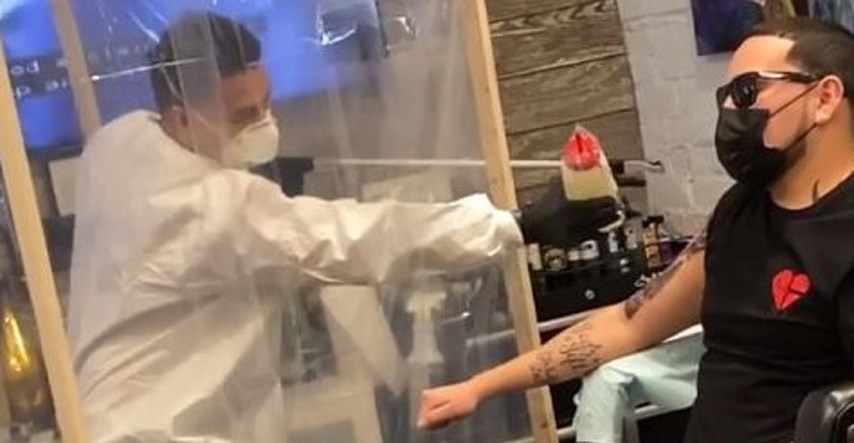 Tattoo majstor odbija prestati raditi, ali poduzeo je drastične mjere da se zaštiti