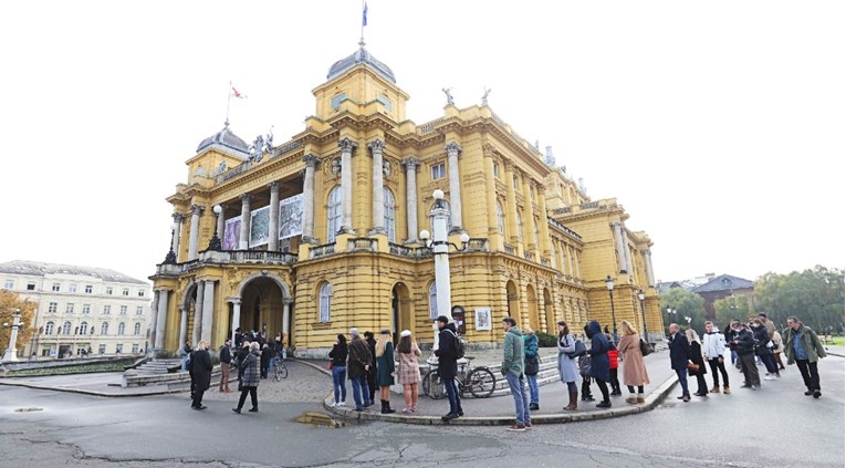 Ispred zagrebačkog HNK red od jutra, stranici se ne može pristupiti. Evo zašto