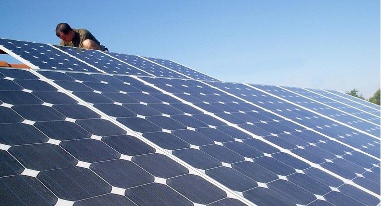 Split će na deset škola, tri vrtića i dvoranu postaviti solarne elektrane