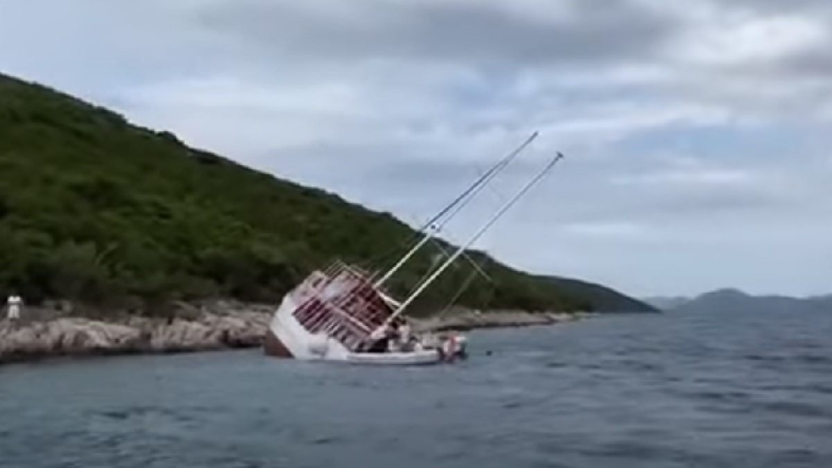 VIDEO Kod Dubrovnika se nasukao turistički brod