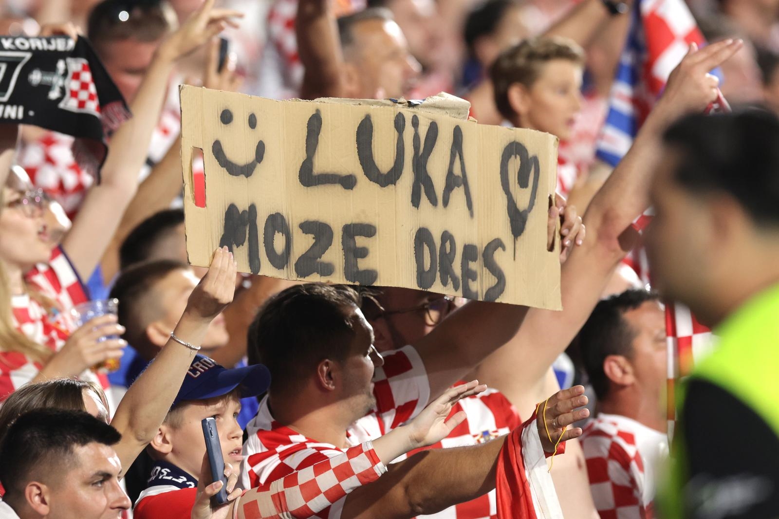 Ovo je sinoć bio najčešći natpis na stadionu u Rotterdamu
