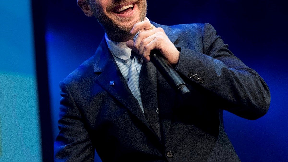 Ovo je najzgodniji slavni tata